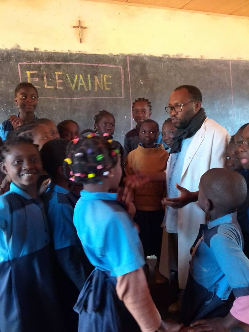 //afrique.elevaine.co/cdn/shop/files/WhatsApp_Image_2024-11-20_at_13.54.52.jpg?v=1733001718